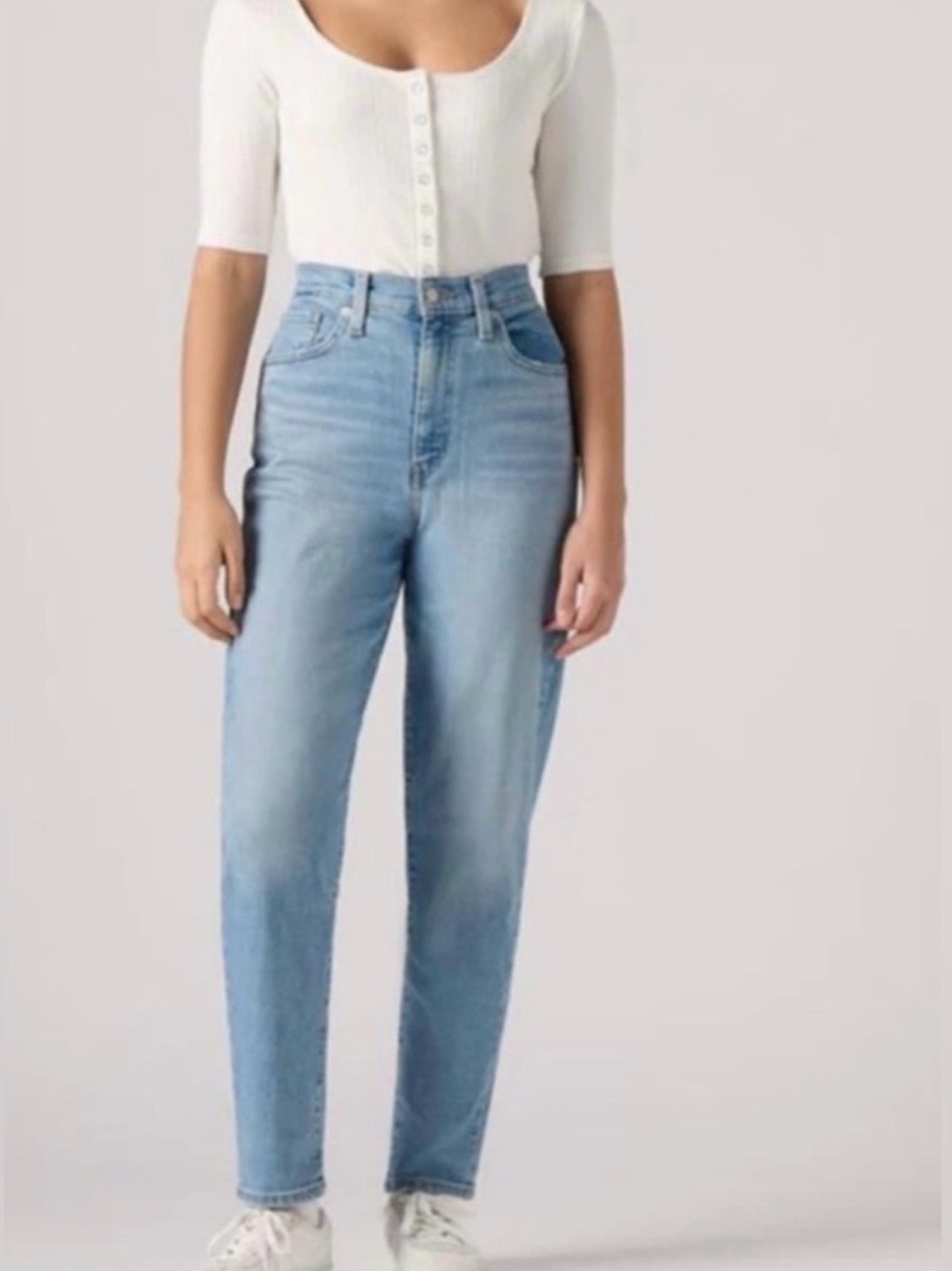 Levi’s High-Waisted Mom Jeans in a Light Blue Wash Size 33